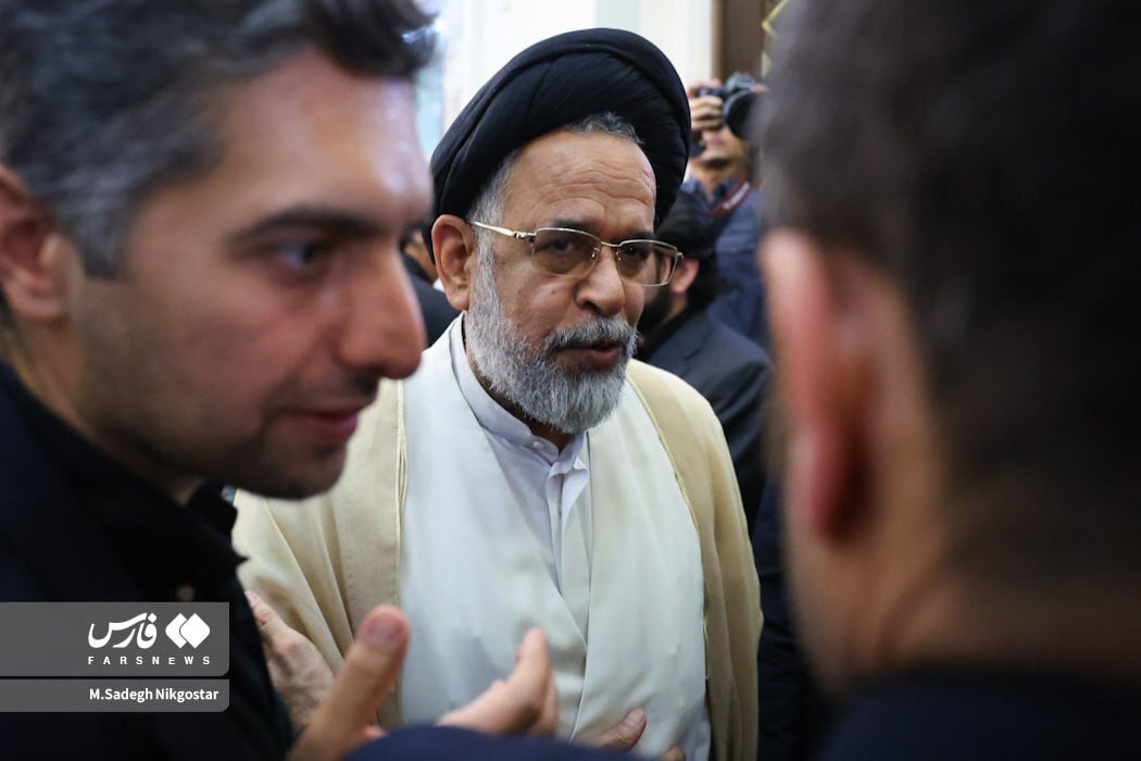 حضور چهره های سیاسی و اقتصادی در مراسم ترحیم پدر علی انصاری