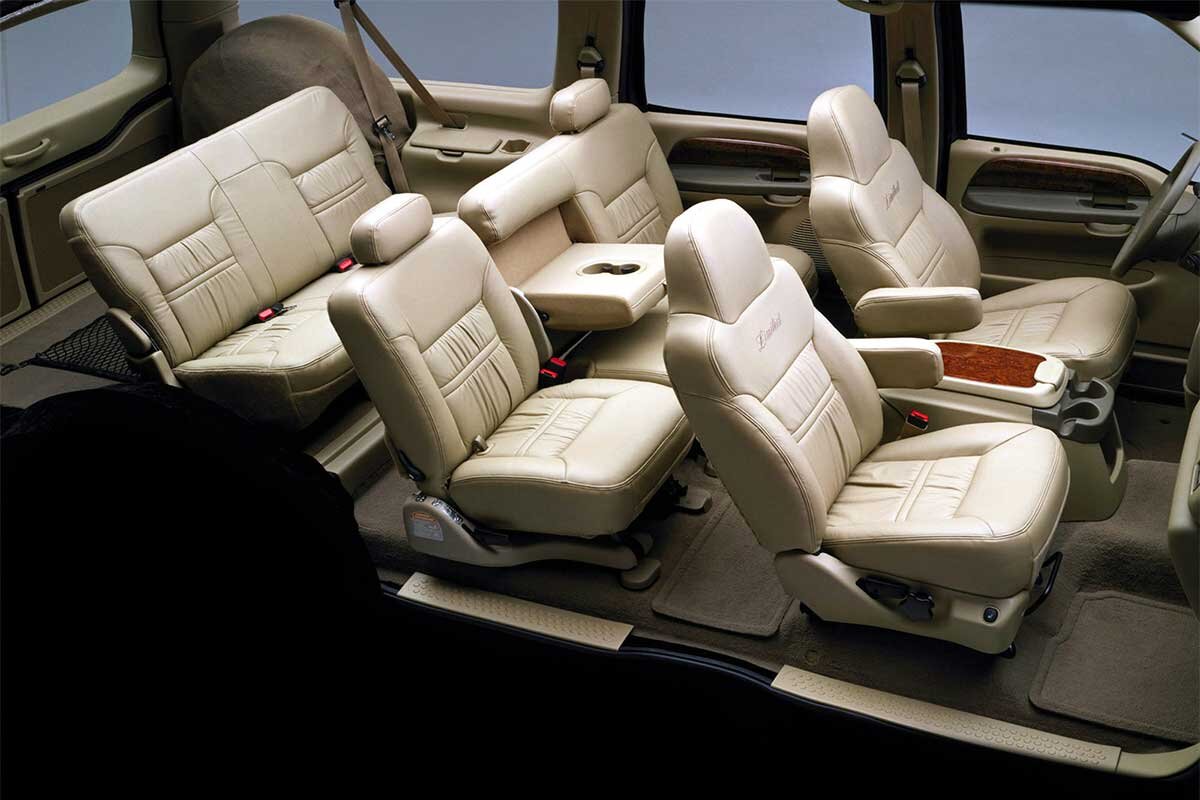 تویوتا لندکروزر در برابر این خودرو کوچک است! / عکس