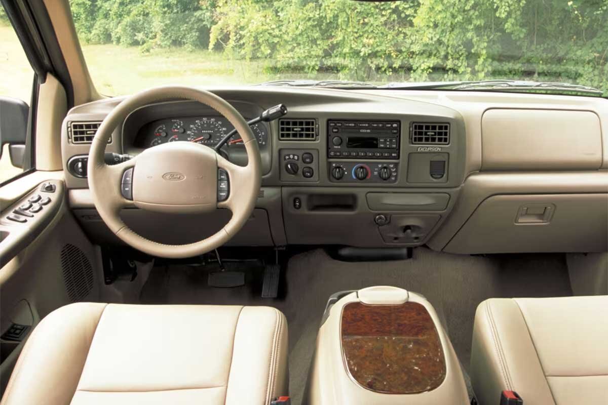 تویوتا لندکروزر در برابر این خودرو کوچک است! / عکس