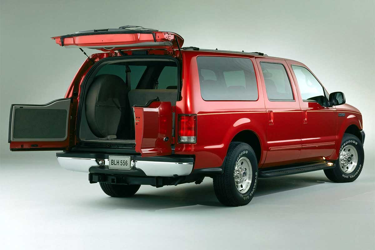 تویوتا لندکروزر در برابر این خودرو کوچک است! / عکس