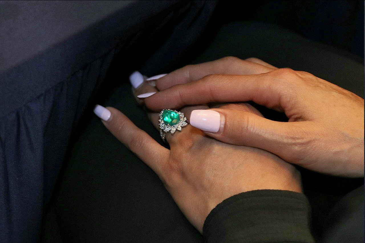 عکس| درخشندگی انگشتر همسر سیدورف در روز معارفه