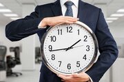 ببینید | ادعای عجیب کارشناس اقتصادی: تغییر ساعت رسمی هیچ اثری بر مصرف انرژی ندارد