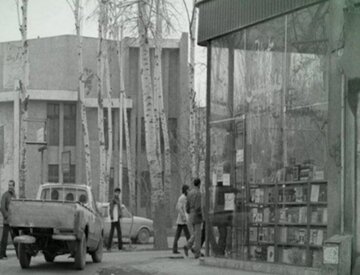 در مراسم تدفین اخوان ثالث حضور داشتم/ بعد از اخراج از مدرسه کتاب‌فروش شدم