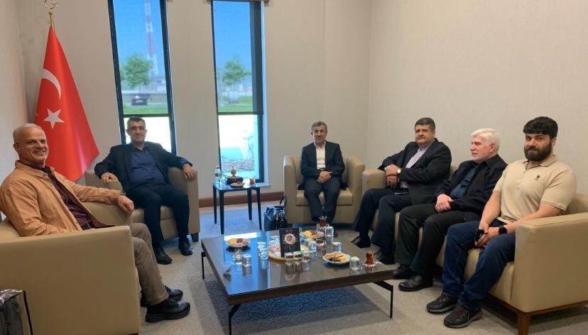 استقبال سرکنسول ایران در استانبول از احمدی نژاد/ علت حضور رئیس اسبق دولت در ترکیه چیست؟+تصویر