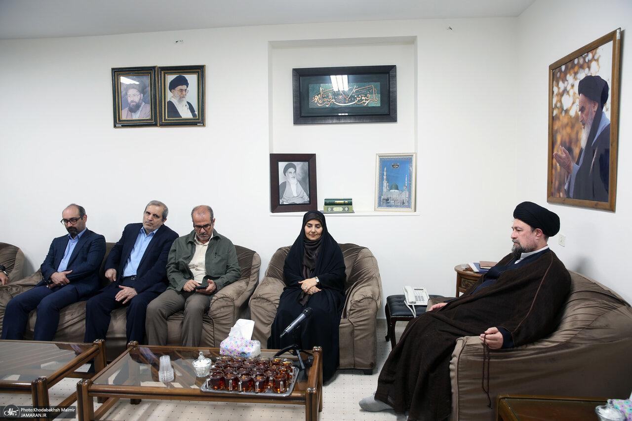 تصاویری از حضور تنها وزیر زن دولت در جماران