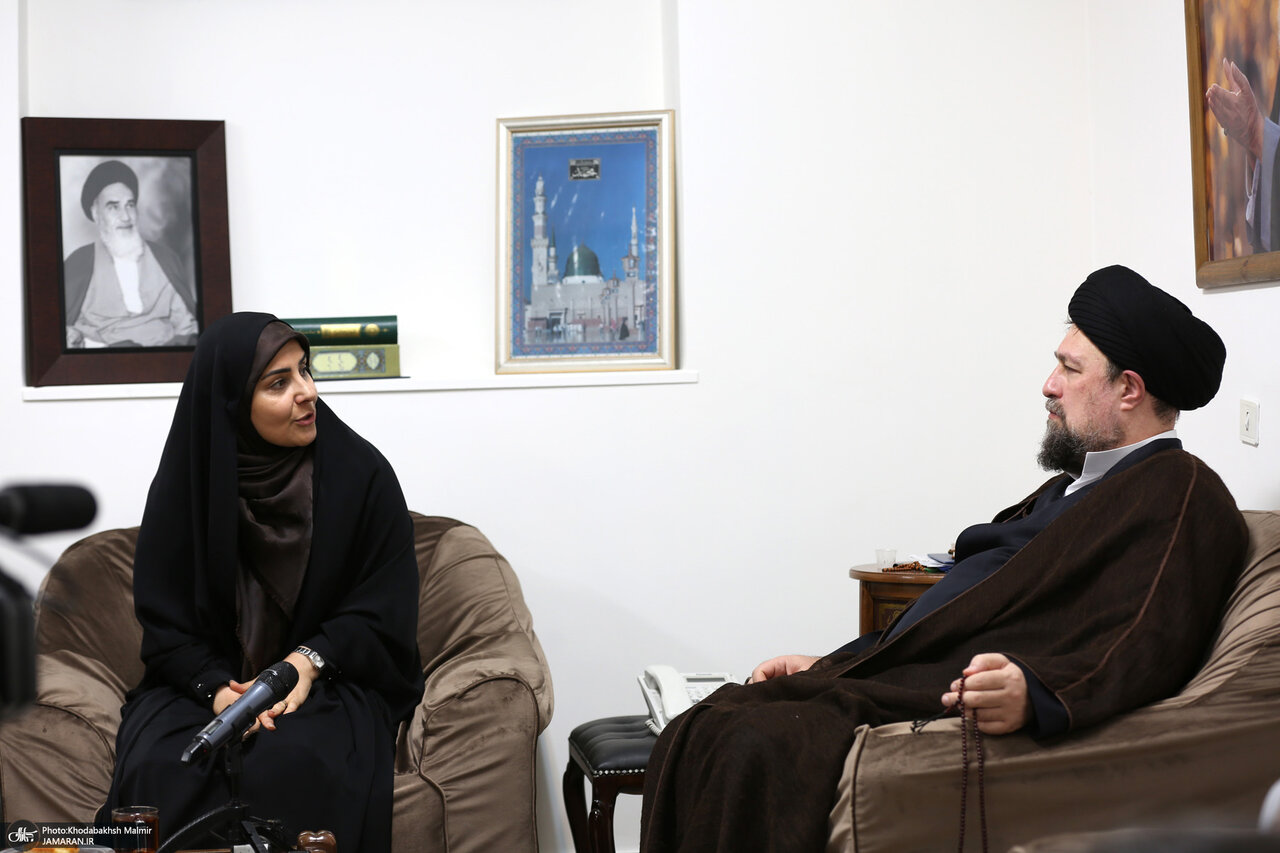 تصاویری از حضور تنها وزیر زن دولت در جماران