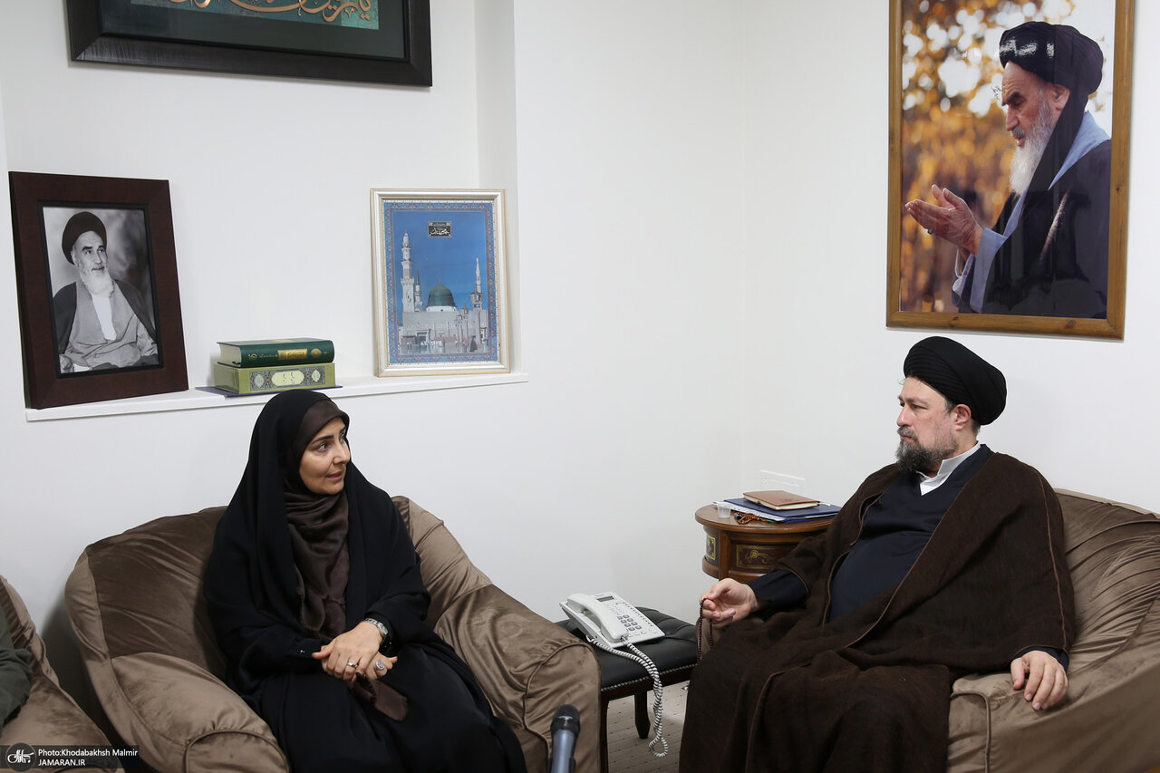 تصاویری از حضور تنها وزیر زن دولت در جماران