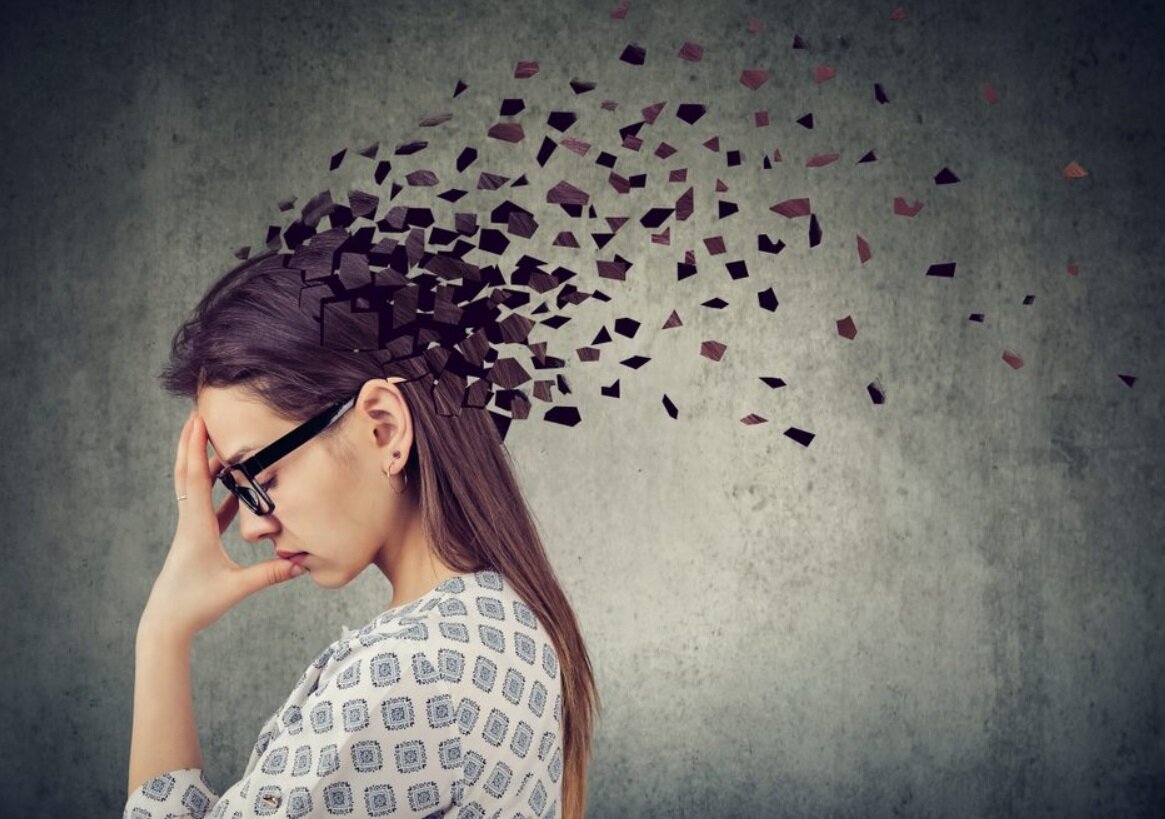 چرا برخی از افراد در میانسالی به زوال عقل مبتلا میشوند؟