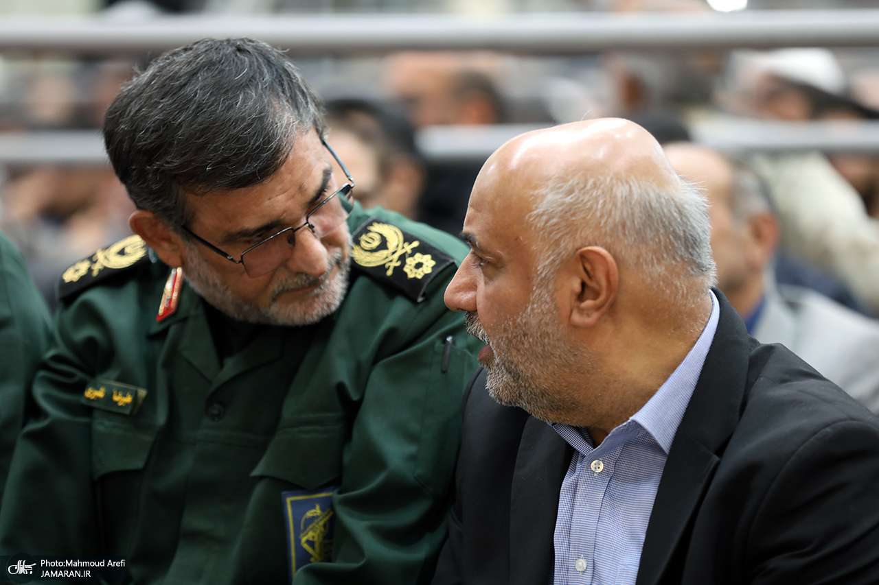 گپ و گفت علی لاریجانی و محمد مخبر/ گفتگوی وزیر کار و فرمانده ارشد سپاه با یکدیگر/ حسین شریعتمداری و شمخانی هم بودند