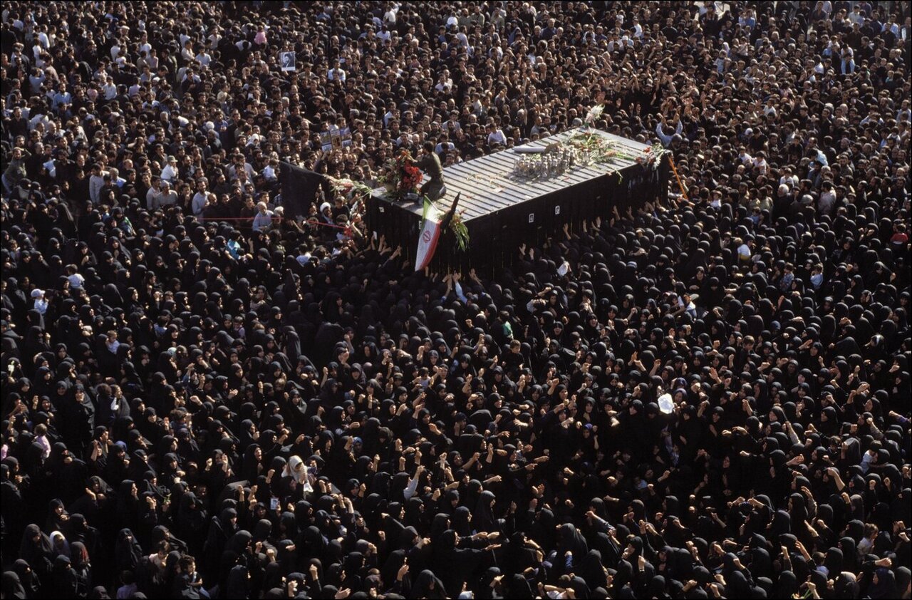 اعتراف خبرنگار بیبیسی به عظمت مراسم تشییع پیکر امام