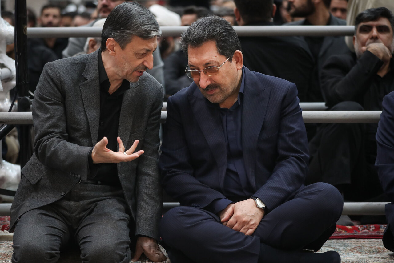 گپ و گفت علی لاریجانی و محمد مخبر/ گفتگوی وزیر کار و فرمانده ارشد سپاه با یکدیگر/ حسین شریعتمداری و شمخانی هم بودند