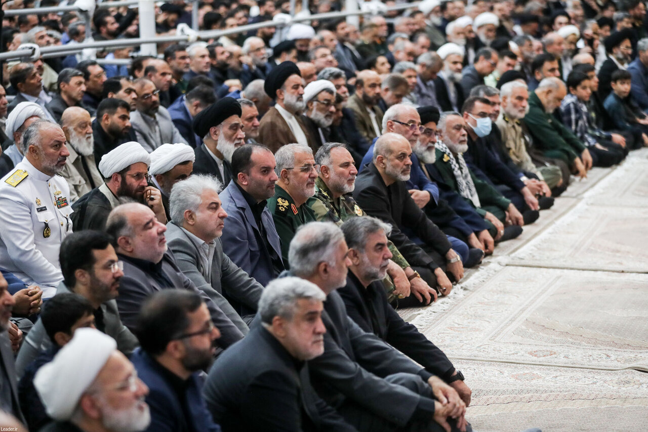 گپ و گفت علی لاریجانی و محمد مخبر/ گفتگوی وزیر کار و فرمانده ارشد سپاه با یکدیگر/ حسین شریعتمداری و شمخانی هم بودند