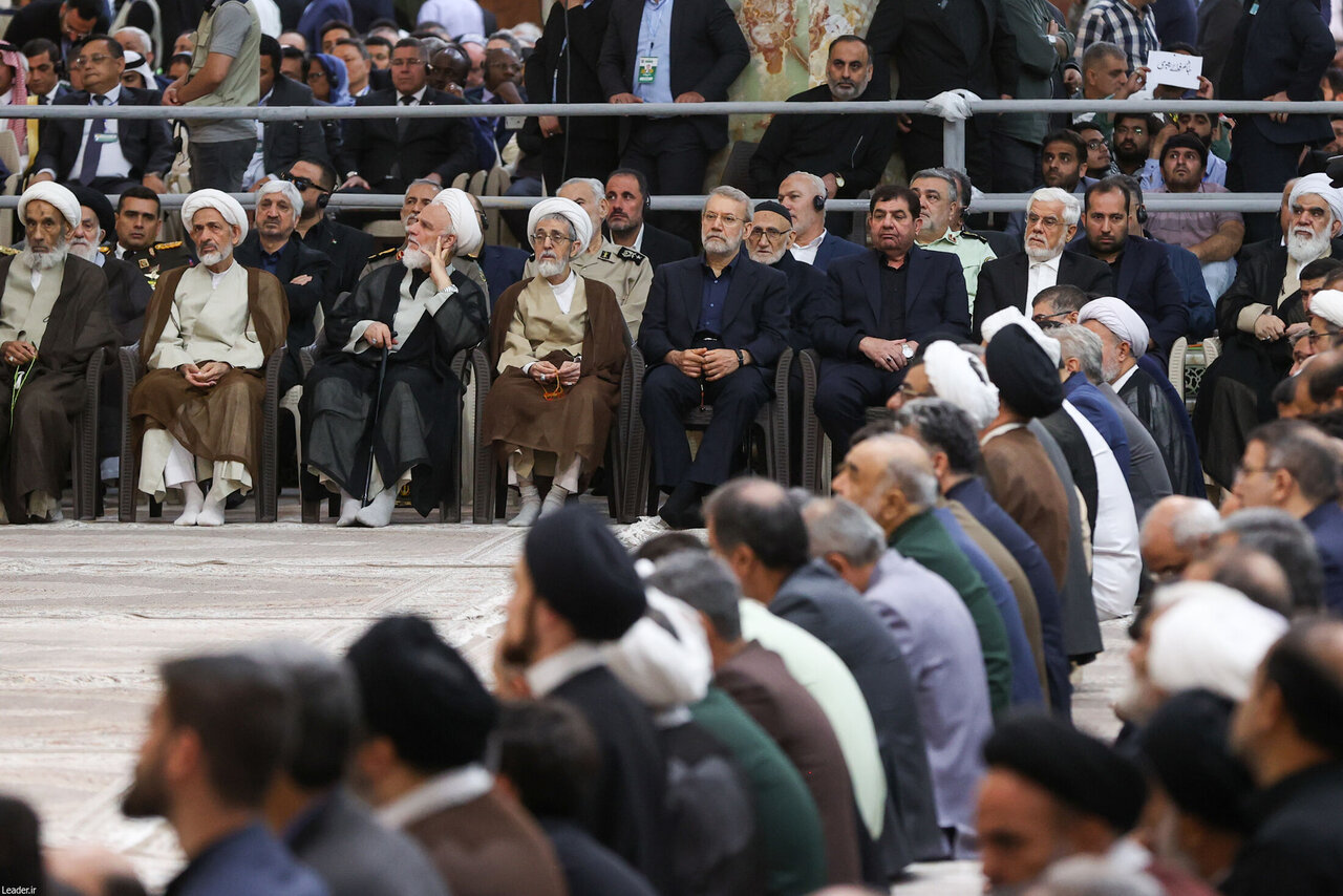 گپ و گفت علی لاریجانی و محمد مخبر/ گفتگوی وزیر کار و فرمانده ارشد سپاه با یکدیگر/ حسین شریعتمداری و شمخانی هم بودند