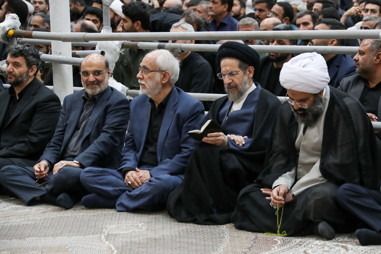 گپ و گفت علی لاریجانی و محمد مخبر/ گفتگوی وزیر کار و فرمانده ارشد سپاه با یکدیگر/ حسین شریعتمداری و شمخانی هم بودند