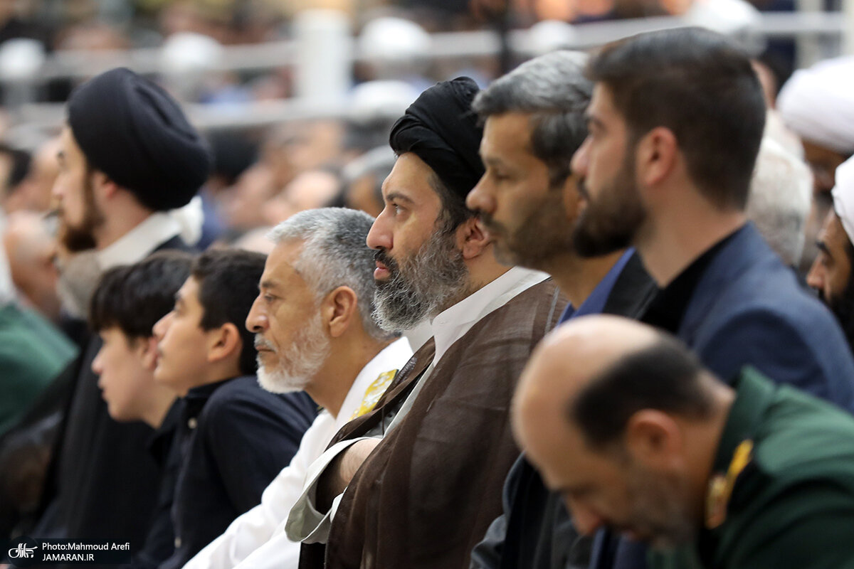 عکسی از فرزند رهبر انقلاب در حرم امام خمینی (ره)