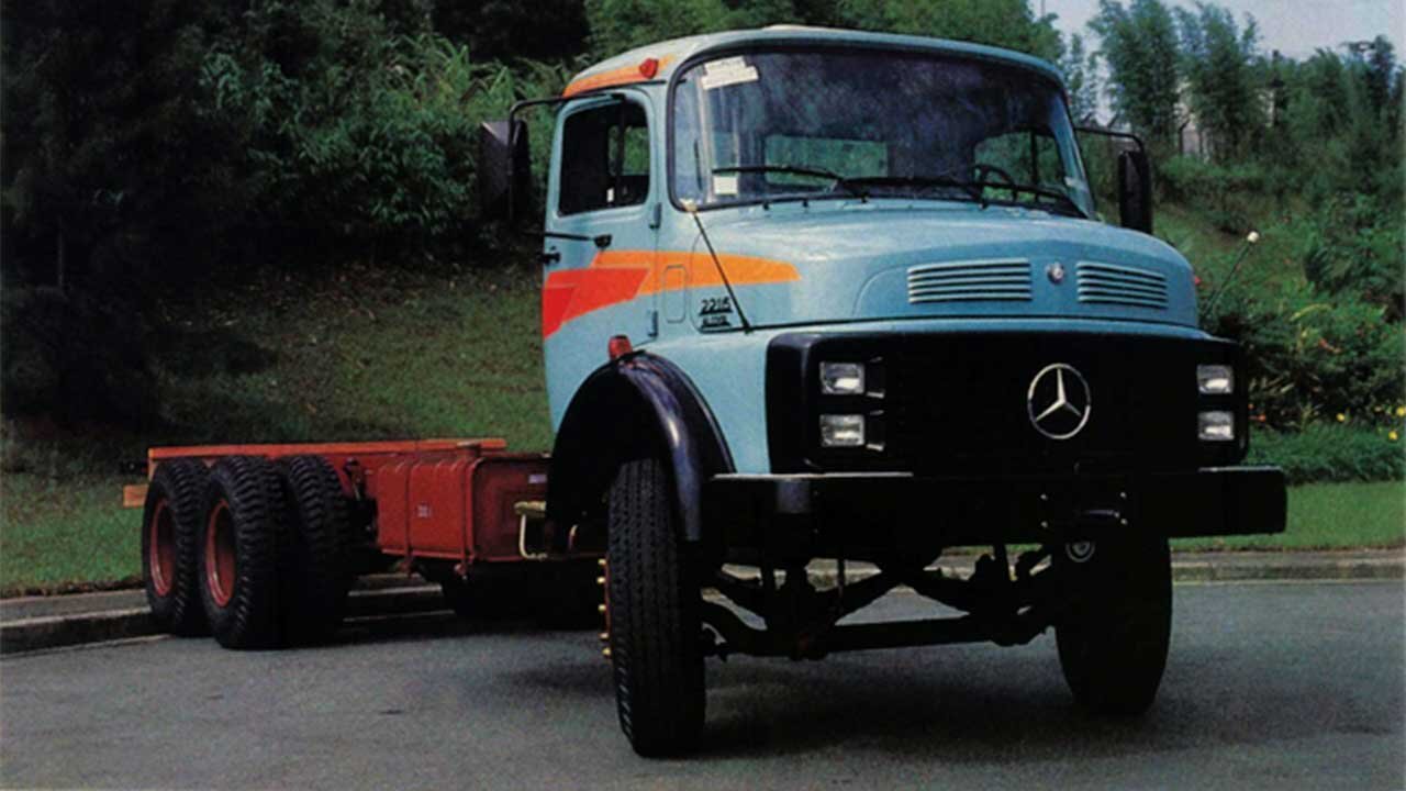 کامیون ۶۶ ساله بنز در ایران سوژه رسانههای جهانی شد!