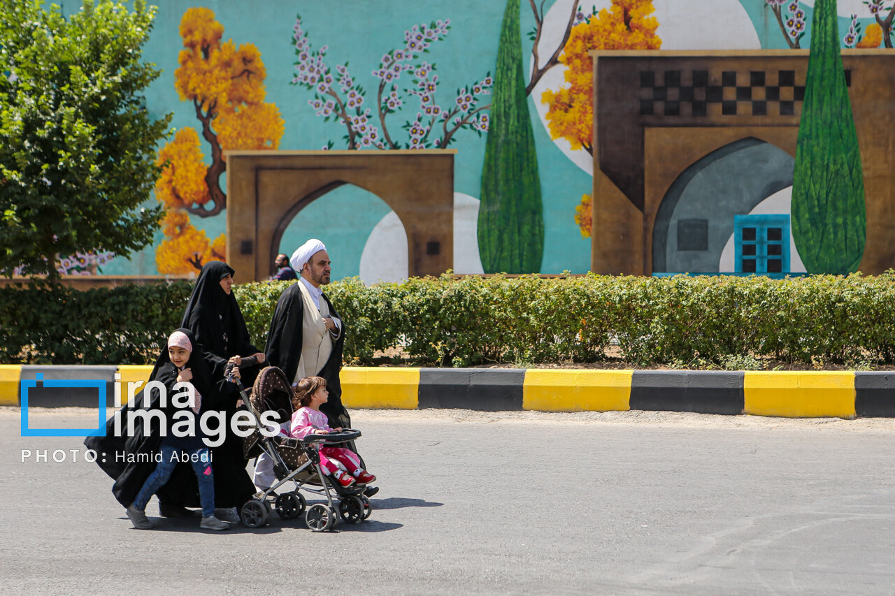 تصاویری از برگزاری راهیپمایی ۱۵ خرداد در قم؛ «صنعت هسته‌ای آبروی کشور است»