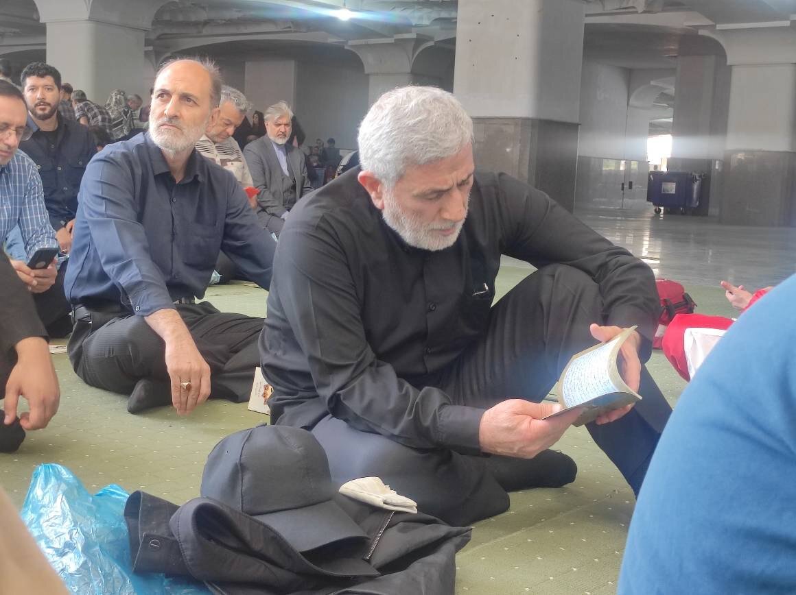 تصویری از سردار قاآنی در مراسم دعای عرفه