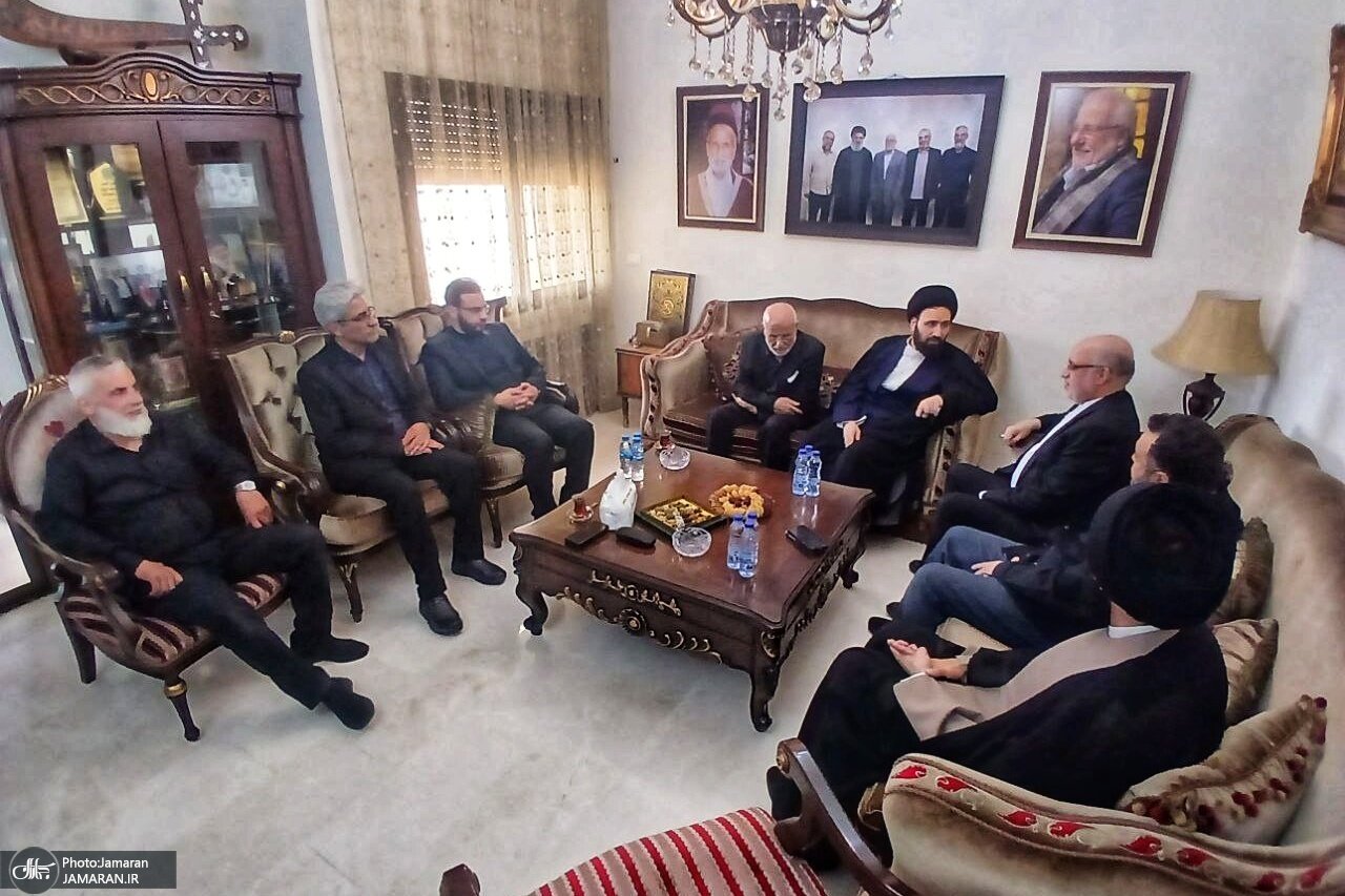 دیدار سید علی خمینی با پدر دبیرکل حزب الله لبنان/ پسر ارشد شهید نصرالله هم بود+عکس