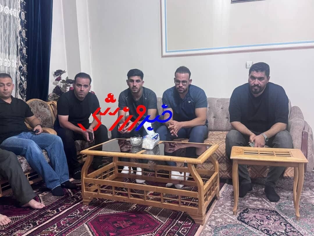 عکس | حضور بازیکن پرسپولیس در منزل الهه حسیننژاد