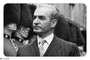 شاه در حال تست یک جنگنده نظامی