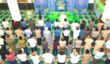 نظر رهبر انقلاب درباره اقتدا به امام جماعت معذور