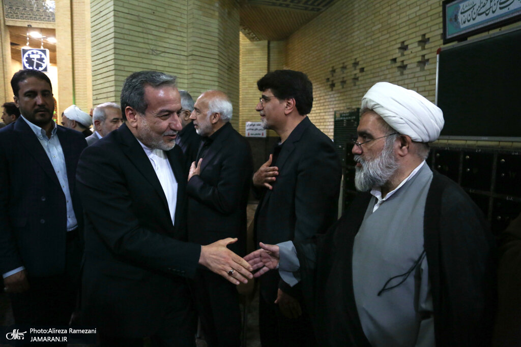 تصاویر حضور ظریف و عراقچی در یک مراسم/ دختر امام هم بود/ معاون روحانی همنشین وزیر خارجه شد