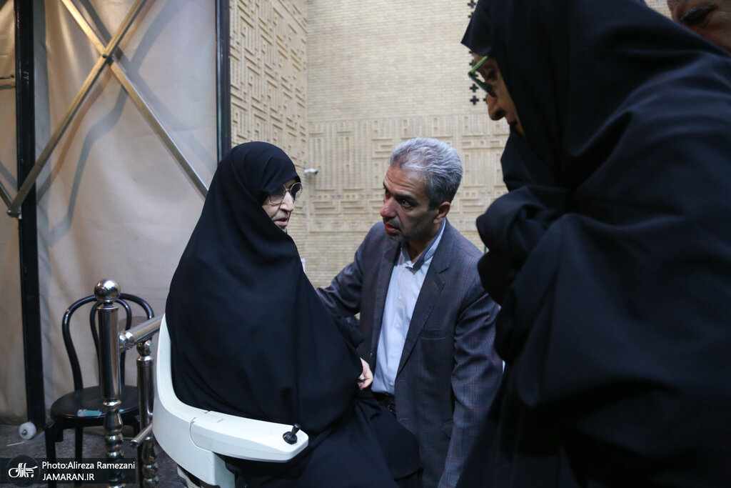 تصاویر حضور ظریف و عراقچی در یک مراسم/ دختر امام هم بود/ معاون روحانی همنشین وزیر خارجه شد