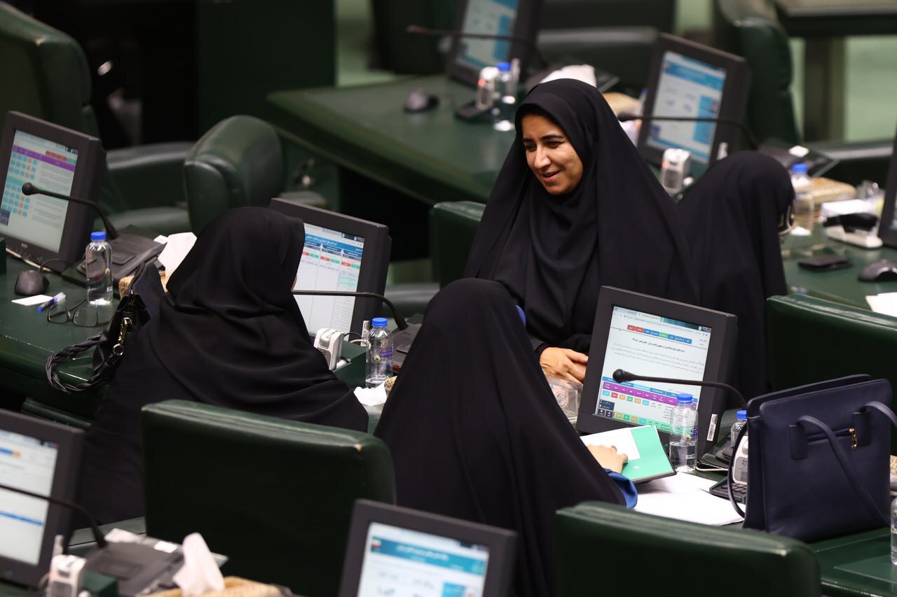 روز شاد و شلوغ نمایندگان در صحن مجلس+تصاویر