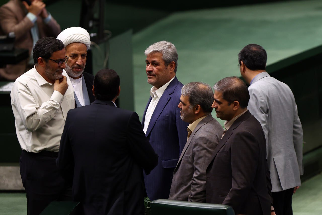 روز شاد و شلوغ نمایندگان در صحن مجلس+تصاویر