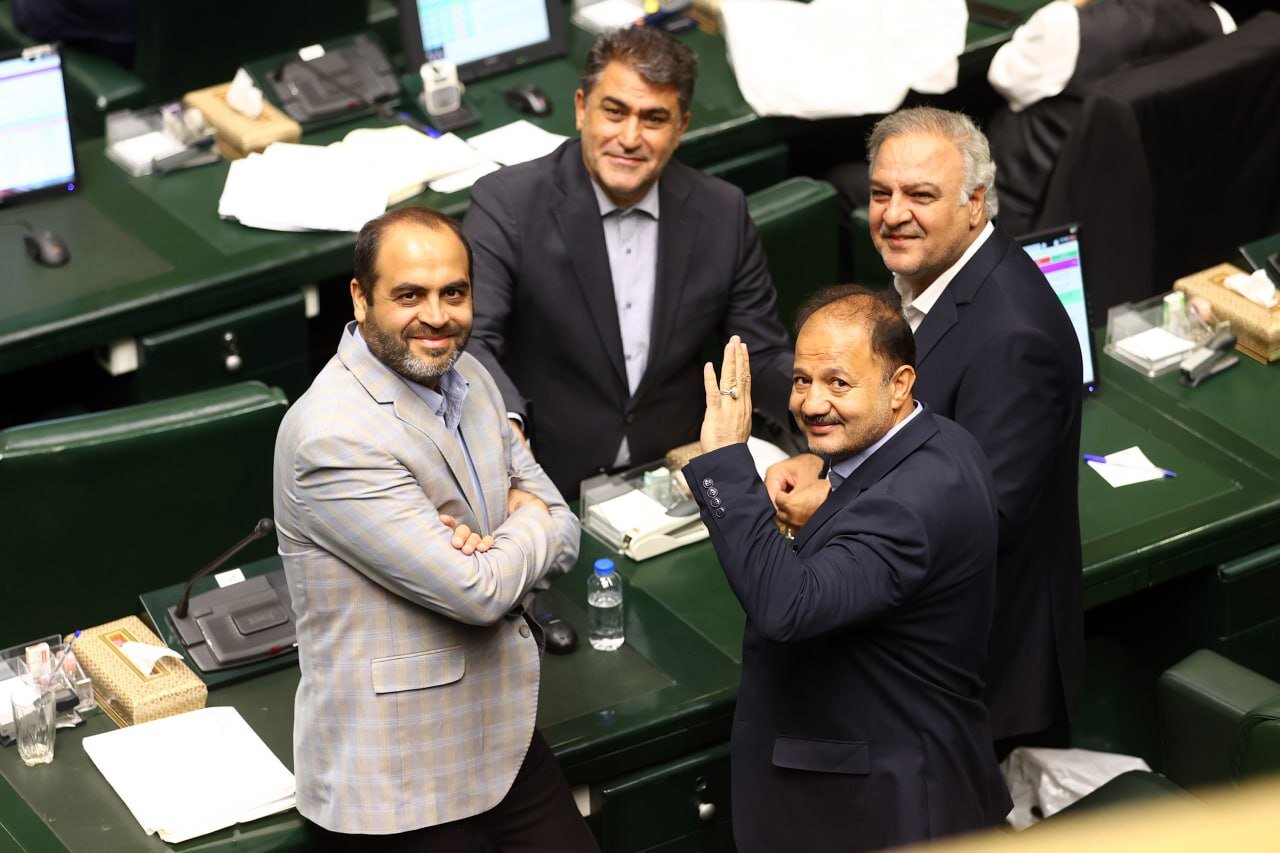 روز شاد و شلوغ نمایندگان در صحن مجلس+تصاویر