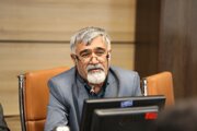 وظیفه احزاب  و رسانه تملق و تمجید نیست