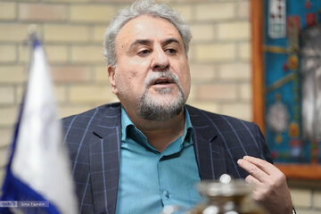 فلاحت پیشه: قانون اساسی باید اصلاح شود/ وقتی دولت و مجلس می‌گویند نمی‌توانیم، هردو باید استعفا کنند