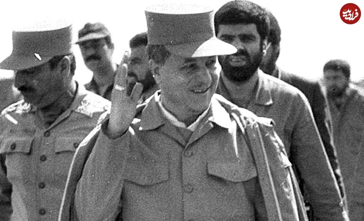 عکس/ هاشمی رفسنجانی در کنار پیکر شهید عباس دوران؛ سال ۸۱