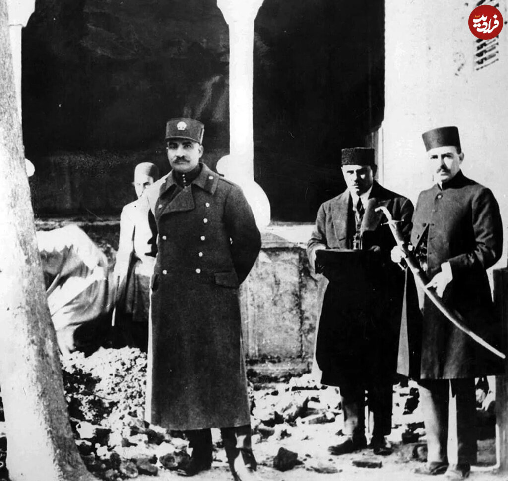 عکس/ رضاخان در کنار سینی حاوی استخوان جمجه کریمخان زند!