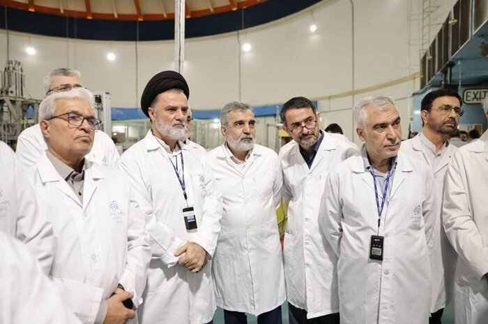 تصاویری متفاوت از اعضای کمیسیون امنیت ملی مجلس با روپوش سفید/ ماجرا چه بود؟