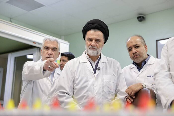 تصاویری متفاوت از اعضای کمیسیون امنیت ملی مجلس با روپوش سفید/ ماجرا چه بود؟