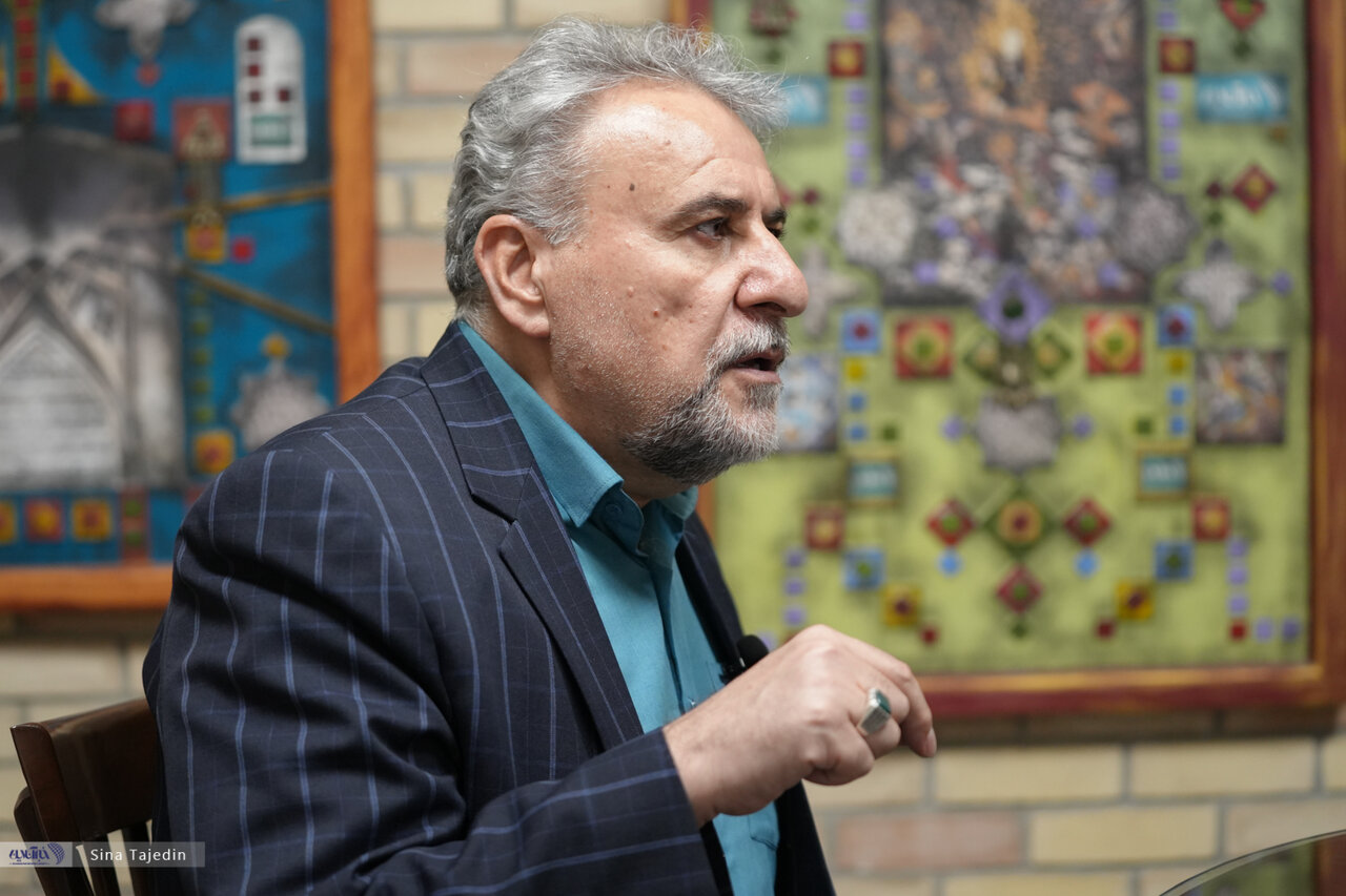 روایت فلاحت پیشه از سود اقتصادی کاسبان ماشه؛ حداقل ۵۰ میلیارد دلار به جیب زده اند/ اموالشان باید مصادره شود روایت فلاحت پیشه از سود اقتصادی کاسبان ماشه؛ حداقل ۵۰ میلیارد دلار به جیب زده اند/ اموالشان باید مصادره شود