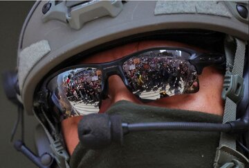 اعزام ۷۰۰ تفنگدار نیروی دریایی به لسآنجلس/ترامپ اگر آنها تف کنند،ما آنها را خواهیم زد!/بازداشت ۲۴ نفر در برج ترامپ/مردم در وحشت/تصاویر اعزام ۷۰۰ تفنگدار نیروی دریایی به لسآنجلس/ترامپ اگر آنها تف کنند،ما آنها را خواهیم زد!/بازداشت ۲۴ نفر در برج ترامپ/مردم در وحشت/تصاویر