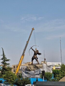 رونمایی از مجسمه 16 متری میدان ونک