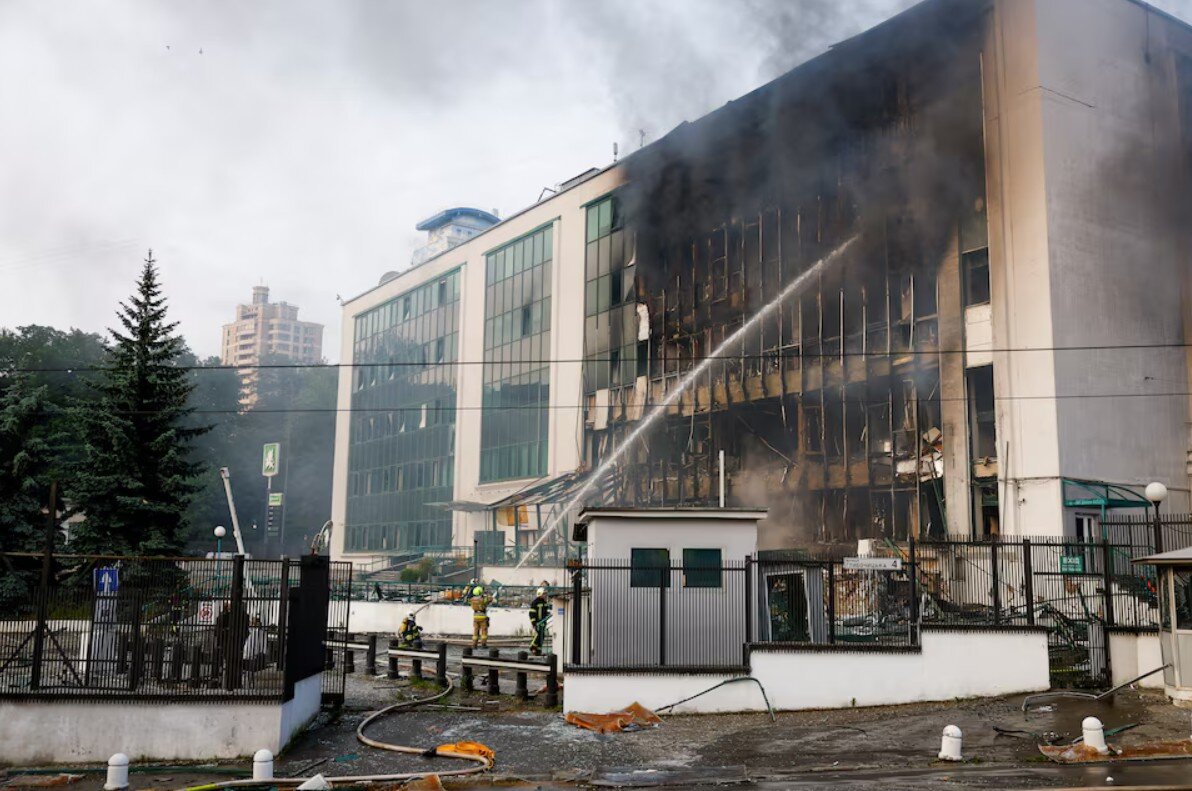 بزرگترین و بیسابقهترین حمله روسیه به اوکراین؛کییف زیر آتش رفت/رویترز:شب سخت اوکراین؛زایشگاه هدف گرفته شد/سیانان:ویدئوها تکاندهنده هستند/تصاویر