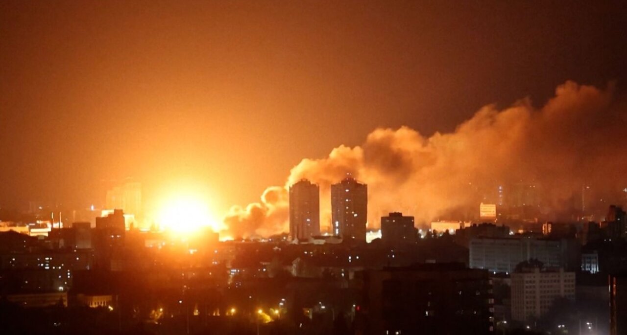 بزرگترین و بیسابقهترین حمله روسیه به اوکراین؛کییف زیر آتش رفت/رویترز:شب سخت اوکراین؛زایشگاه هدف گرفته شد/سیانان:ویدئوها تکاندهنده هستند/تصاویر