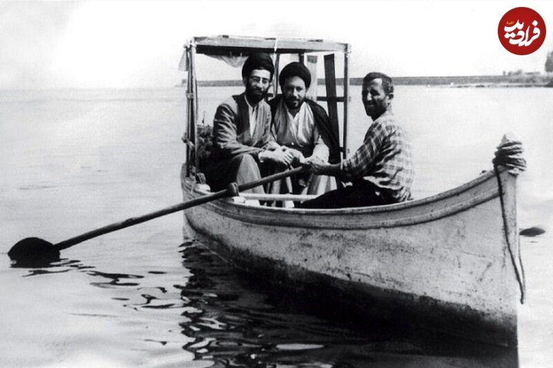عکس/ رهبر انقلاب در ۲۴ سالگی سوار بر قایق، تالاب انزلی سال ۱۳۴۲