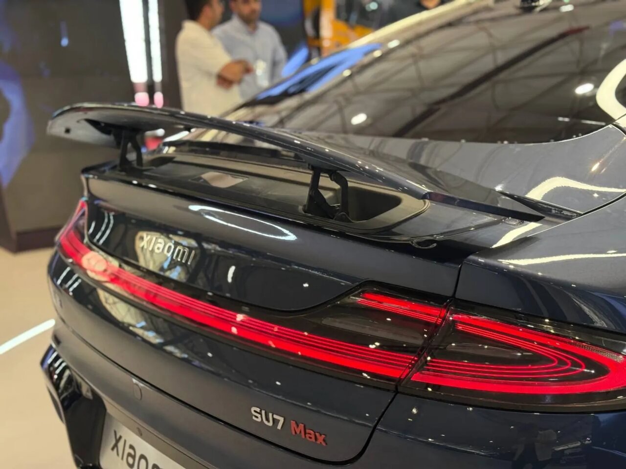 نمای عقب و بال عقب خودرو شیائومی SU7