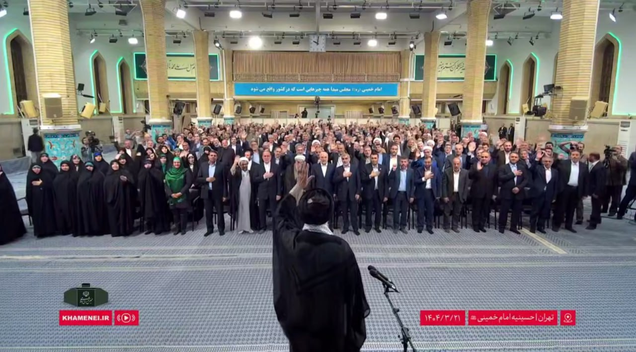 اولین تصویر از دیدار نمایندگان مجلس شورای اسلامی با رهبر معظم انقلاب