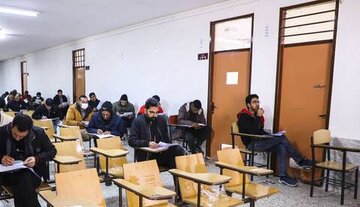 روزنامه اطلاعات: روزگاری بود که در آزمون استخدامی معلمان، از سوالات شب اول قبر می پرسیدند / هنوز هم در بر همان پاشنه می چرخد