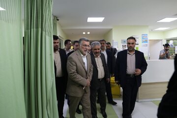 بازدید  وزیر بهداشت، درمان و آموزش پزشکی در بدو ورود به استان ایلام از بیمارستان رازی