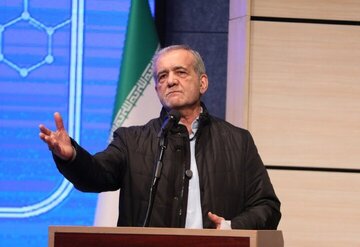 خط و نشان مذاکراتی پزشکیان برای آمریکا / قرار نیست به هر طریقی به توافق برسیم / بمب هستهای نمیسازیم اما اجازه نمیدهیم کسی به ما زور بگوید