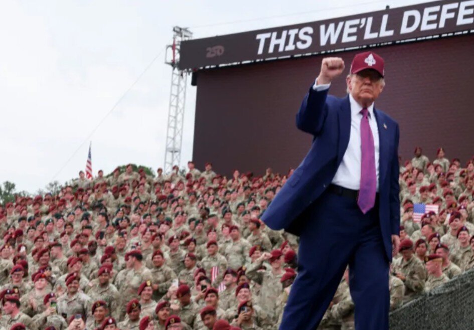 ترامپ با اجرای یک رژه نظامی:به عنوان فرمانده کل قوا،من اجازه نمیدهم چنین اتفاقی بیفتد/شنبه روز بزرگی در واشنگتندیسی خواهد بود/تصاویر