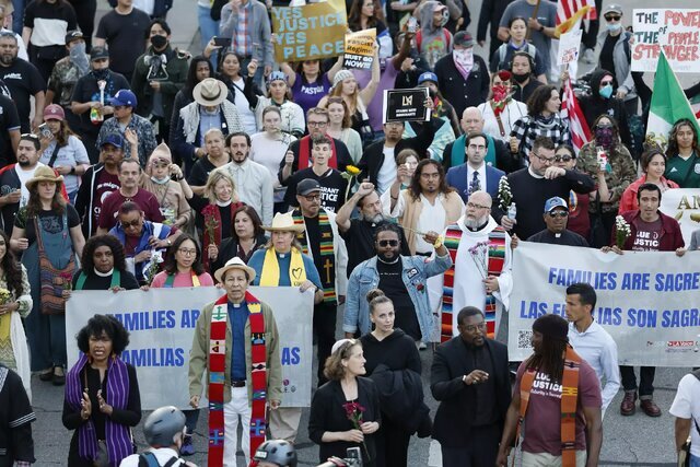 هشدار نیوسام به ترامپ/ورود تفنگداران دریایی به لسآنجلس/شکست حکومت نظامی/روحانیون مذهبی هم به میدان آمدند/تصاویر